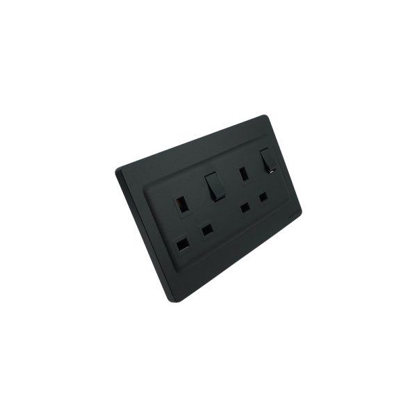 BLKS2202-03  13A 3pin socket 7*14 Black color NEWPOWER Flex