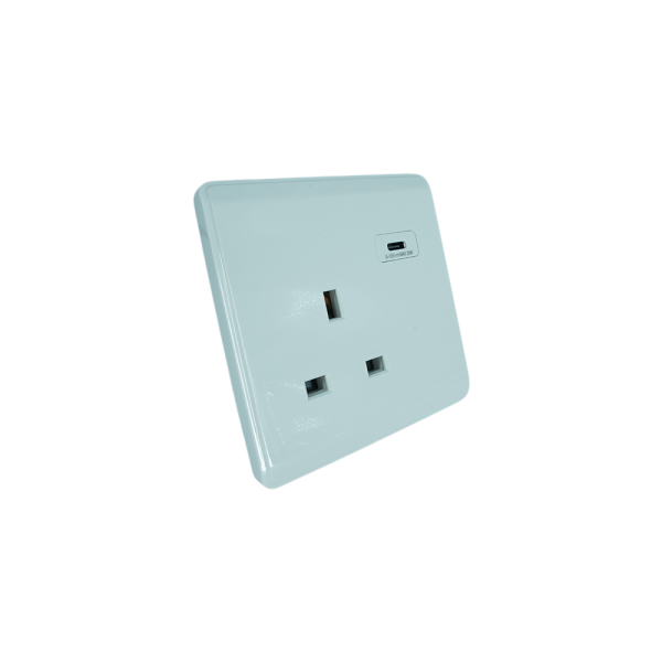 NPR2901-03  White  13A 3pin socket with type C NEWPOWER
